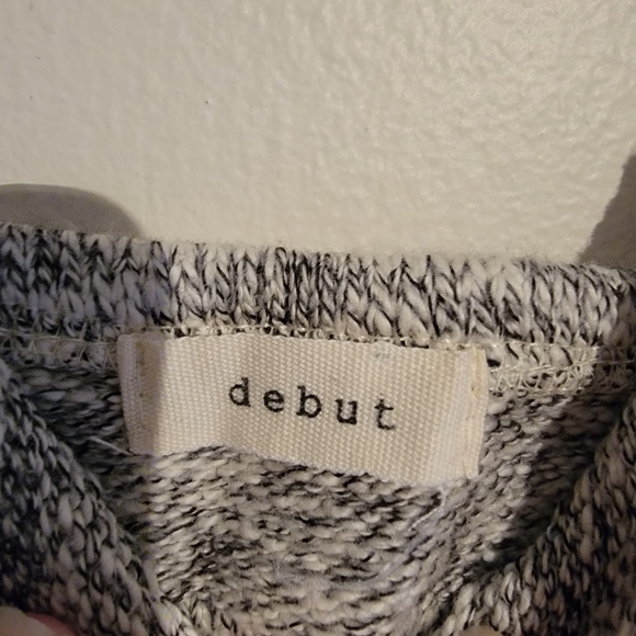 🌿Debut Gray V Neck Cami Crop Top - Picture 2 of 4